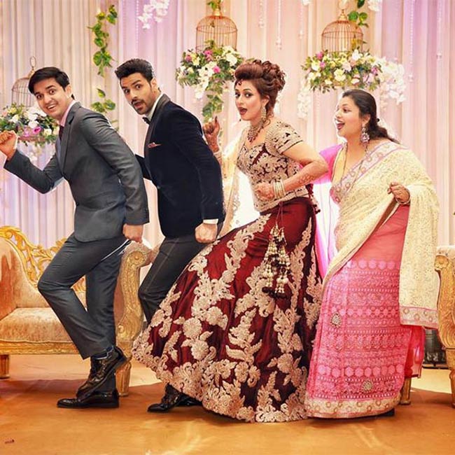 Divyanka Tripathi with her mother in law posing for a family picture