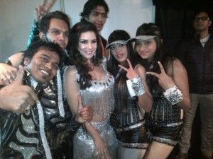 Sunny  LEone with her team/twitter