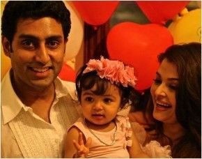 Abhishek and Aishwarya with Aaradhya/facebook