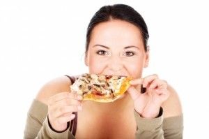 A lady eating on desk/freedigitalphotos