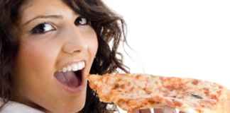 Girl eating pizza/freedigitalphotos