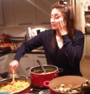Kareena Kapoor cooking/twitter
