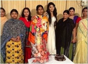 Sherlyn Chopra with ladies/twitter