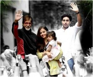 Amitabh Bachchan with Aaradhya, Abhishek and Aishwarya