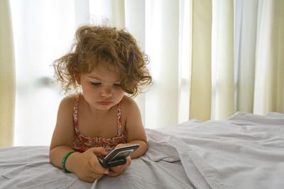 Kid playing on the phone/weheartit