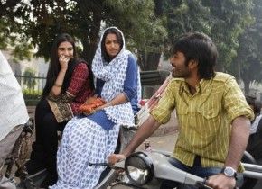 A stalking still from Raanjhnaa