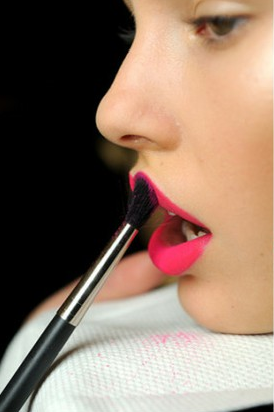 Apply compact on glossy lipstick/weheartit