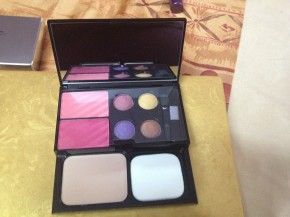 Colorbar Get-The-Look Makeup Kit in Alluring Beauty