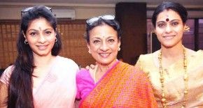 Tanisha with her mother Tanuja and sister Kajol
