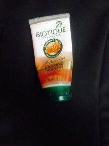  Biotique Hydrating Face Wash Bio Honey Gel 