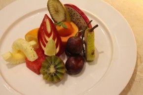 Fresh fruits with yoghurt