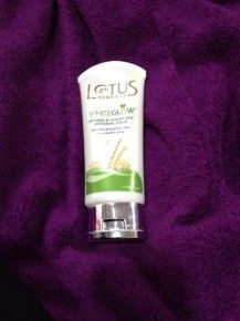 Lotus Herbals Whiteglow Oatmeal & Yogurt Skin Whitening Scrub