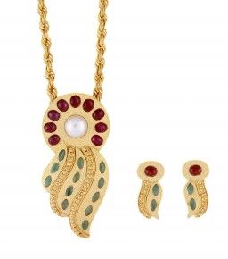 18k matt texture gold pendent set studded with red garnet & onyx green stones