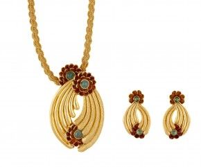 Floral Inspired 18k textured gold pendent set