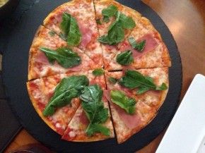 Parma Ham, cheese & rocket pizza