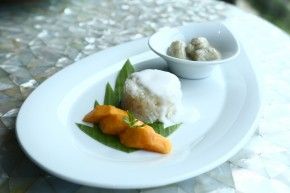 Kluy Buad Chee -Banana in Coconut Milk & Kow Neuw Moon Sticky rice with Mango-1