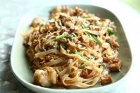 Phad Thai Goong - Rice Noodles, Shrimp with Eggs