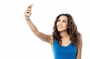 A girl clicking selfie/freedigitalphotos