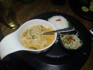 Red Thai Curry, rice & paw paw salad