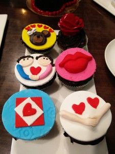 Valentines box with 6 cupcakes for each day of Valentines week