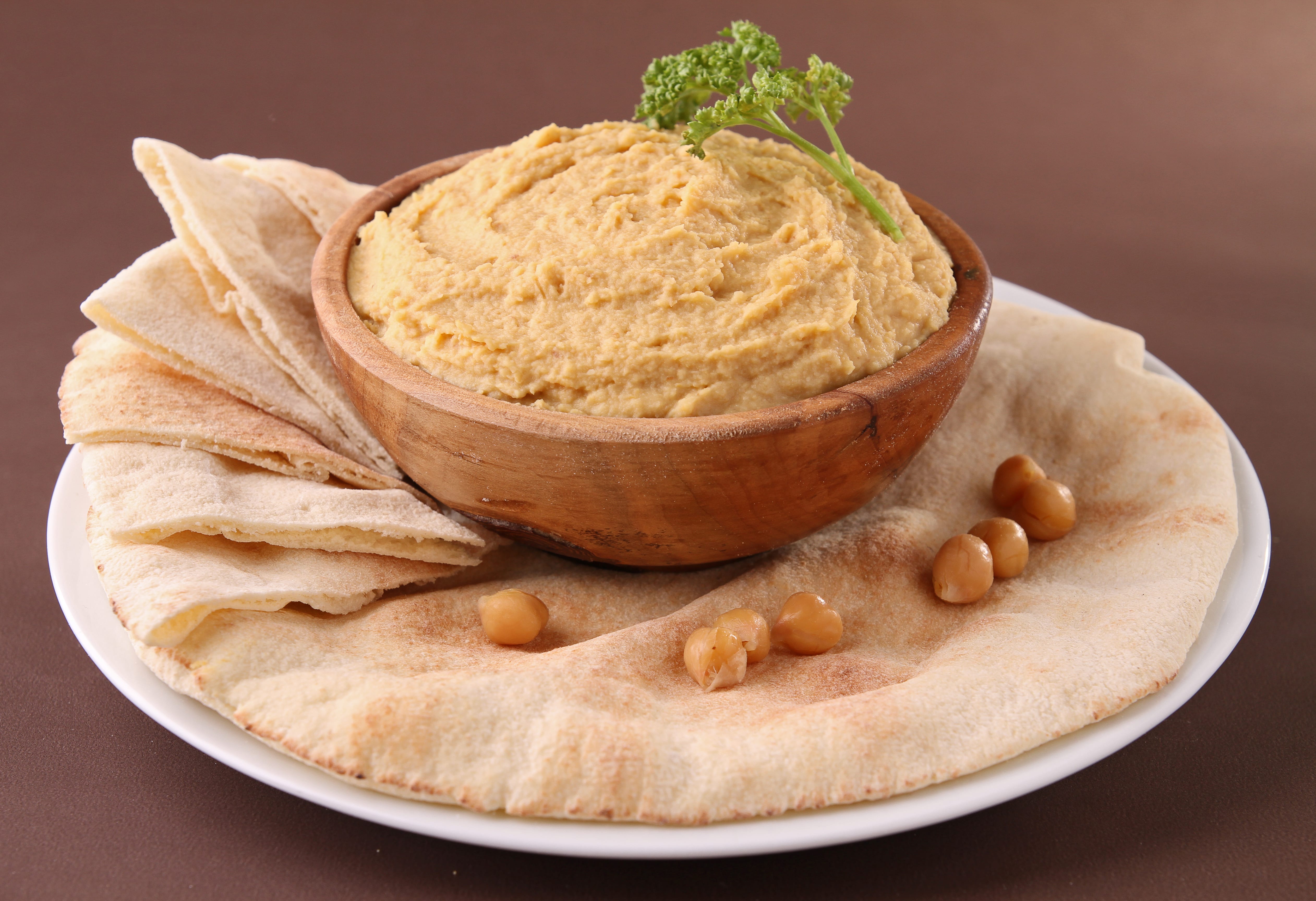 Hummus with crisp pita