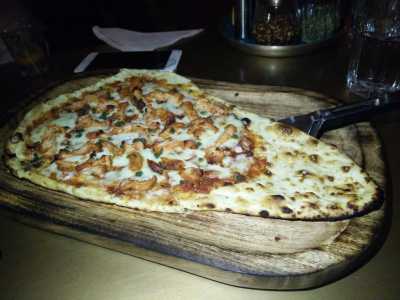 Naan pizza