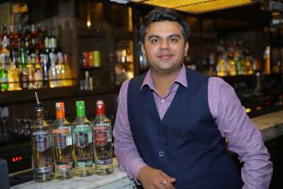 Smirnoff Bowls Over Delhi - Brand Ambassador, Ajay Nayyar creates effortless summer cocktails