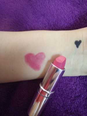 Colorbar Matte touch lipstick in Tooty Fruity swatch