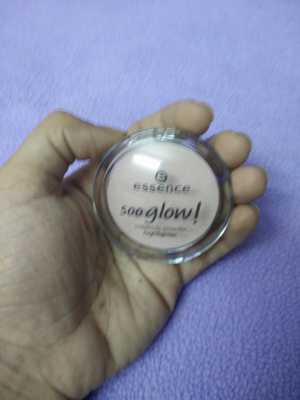 Essence So Glow cream to powder highlighter