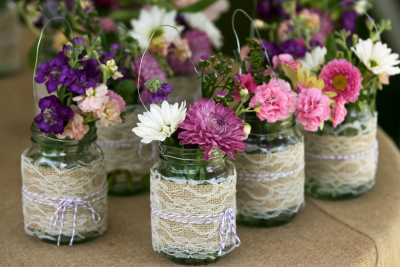 Flower vase: Arrange few articial or dry flowers in the jar and your flower vase is ready.