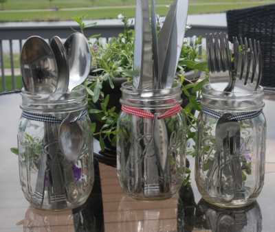 For keeping cutlery: Store all your forks, knives, straws and more in your mason jar for a evening party.