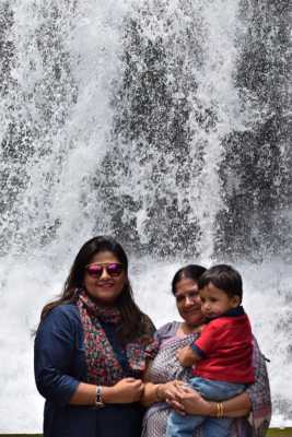 Waterfall on the way to Munnar