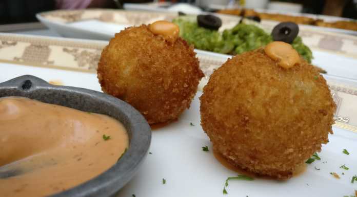 Chicken and cheese poppers