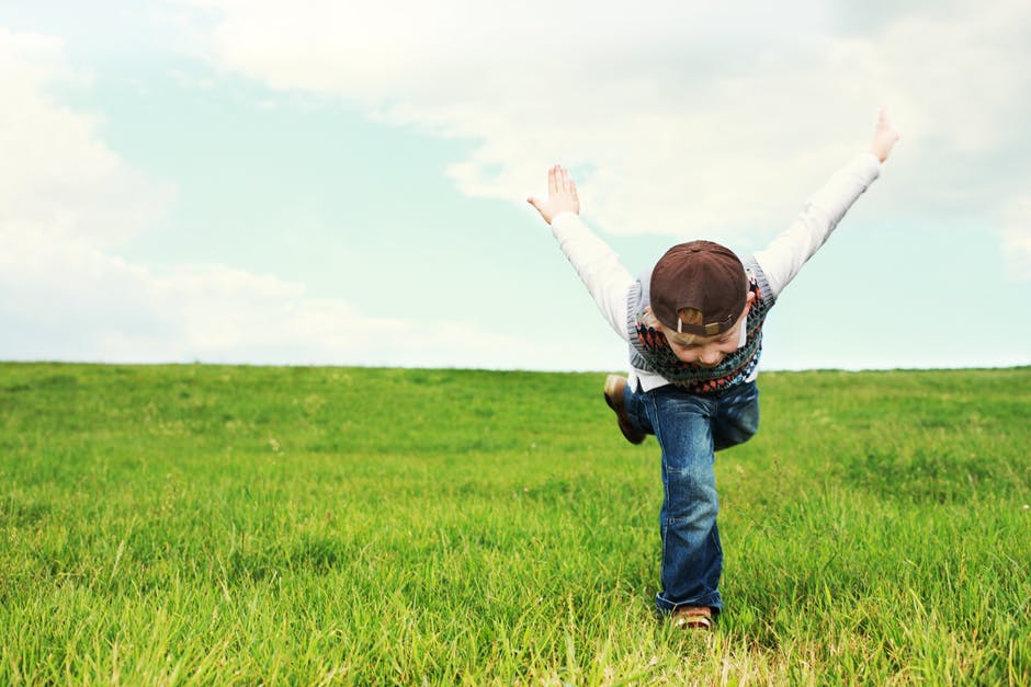 Kid playing in fresh air/pexel