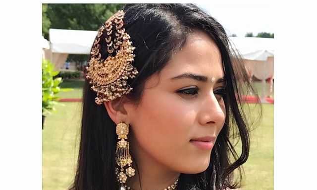 Mira Rajput's makeup and jewellery deets