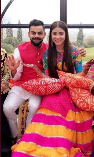 Virat Anushka mehendi pic