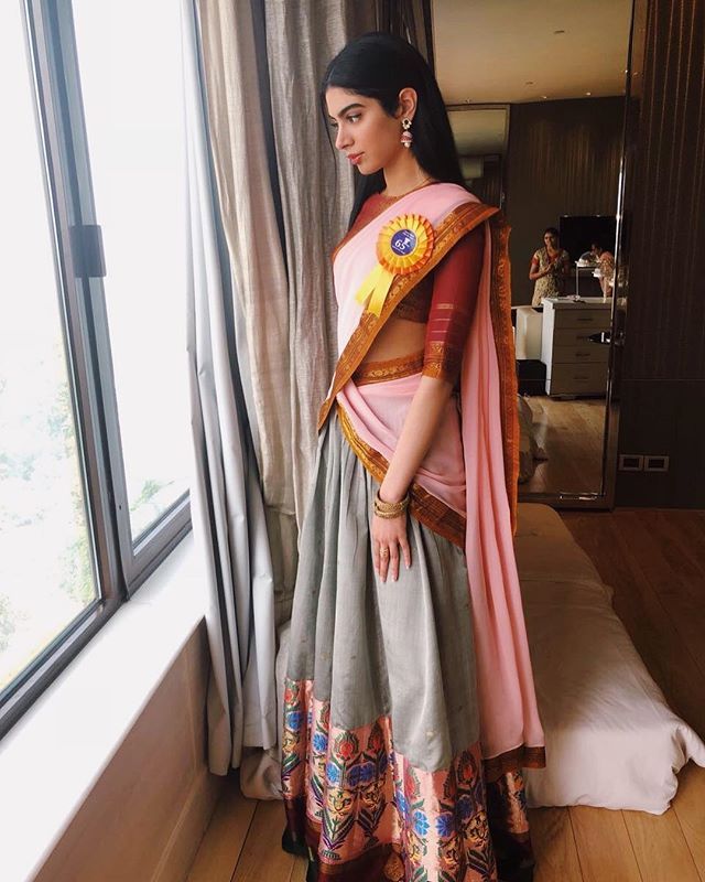 Janhvi Kapoor Wears Mom Sri Devi’s Saree at National Awards 