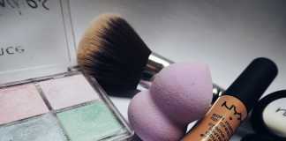 Cleaning makeup sponge