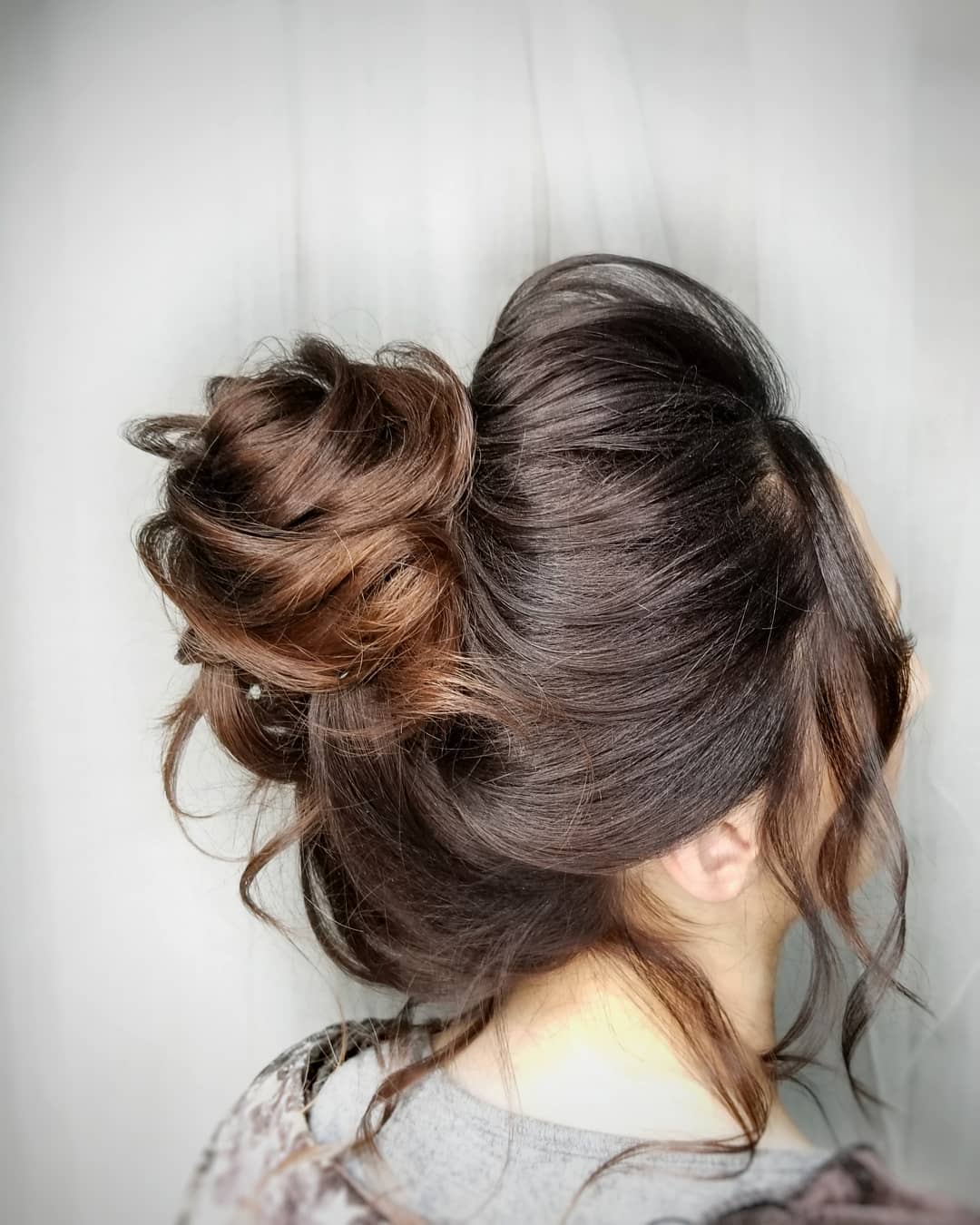 Messy hairdo for casuals