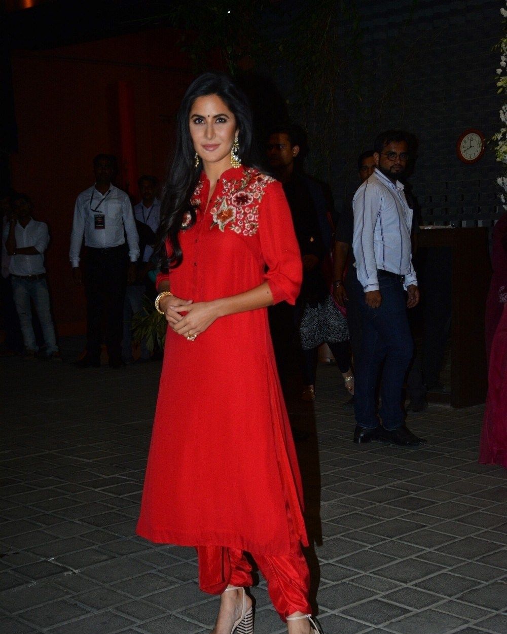  Katrina Kaif trolled for doing aarti in a wrong way 