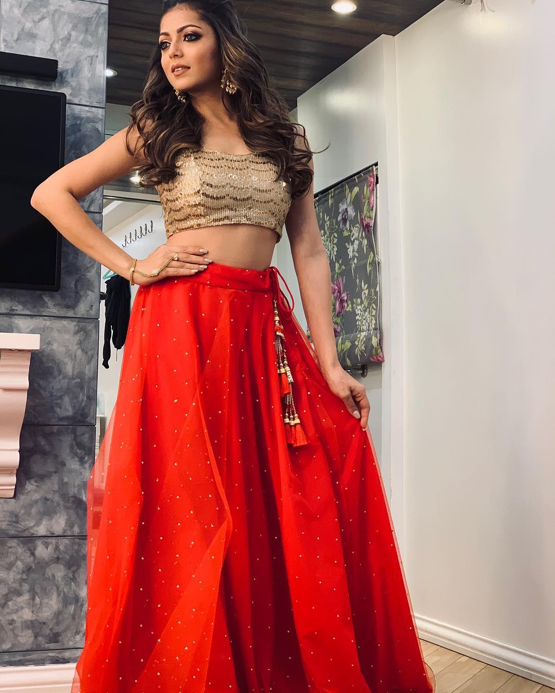                          TV Diva Drashti Dhami always slays in Indian Outfit