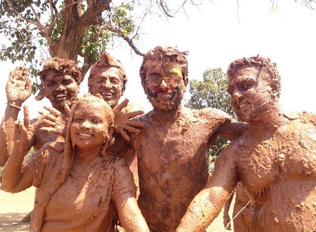 Weird yet funny things people do on Holi