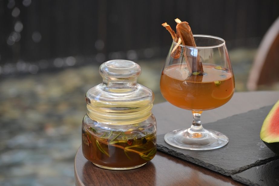 ROSEMARY INFUSED SPICED JACK DANIELS 